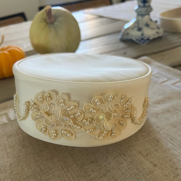 Accessories - Vintage Pillbox Hat